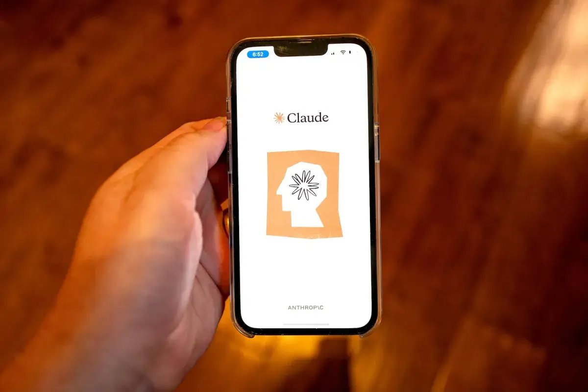 Anthropic Claude $1 government AI deal